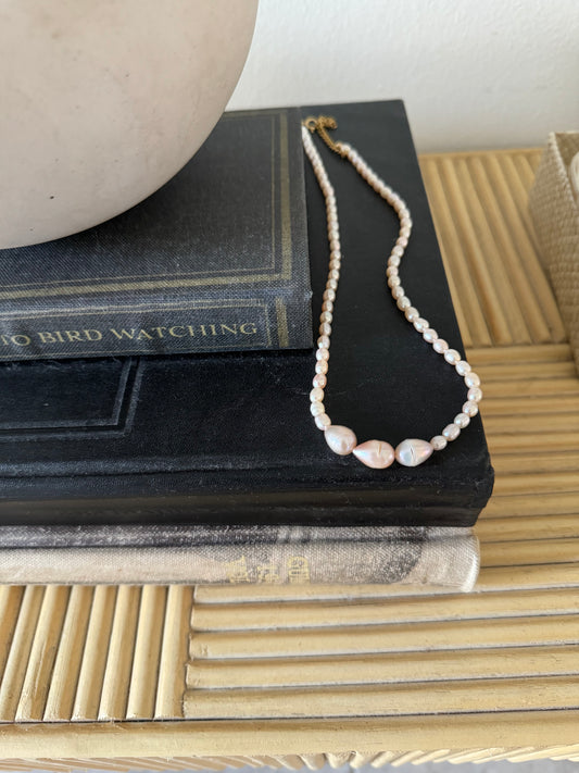Classic Pearly Necklace