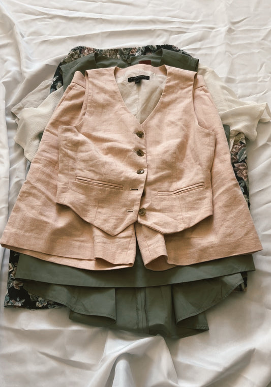 A Feminine Shorts Set - Vest