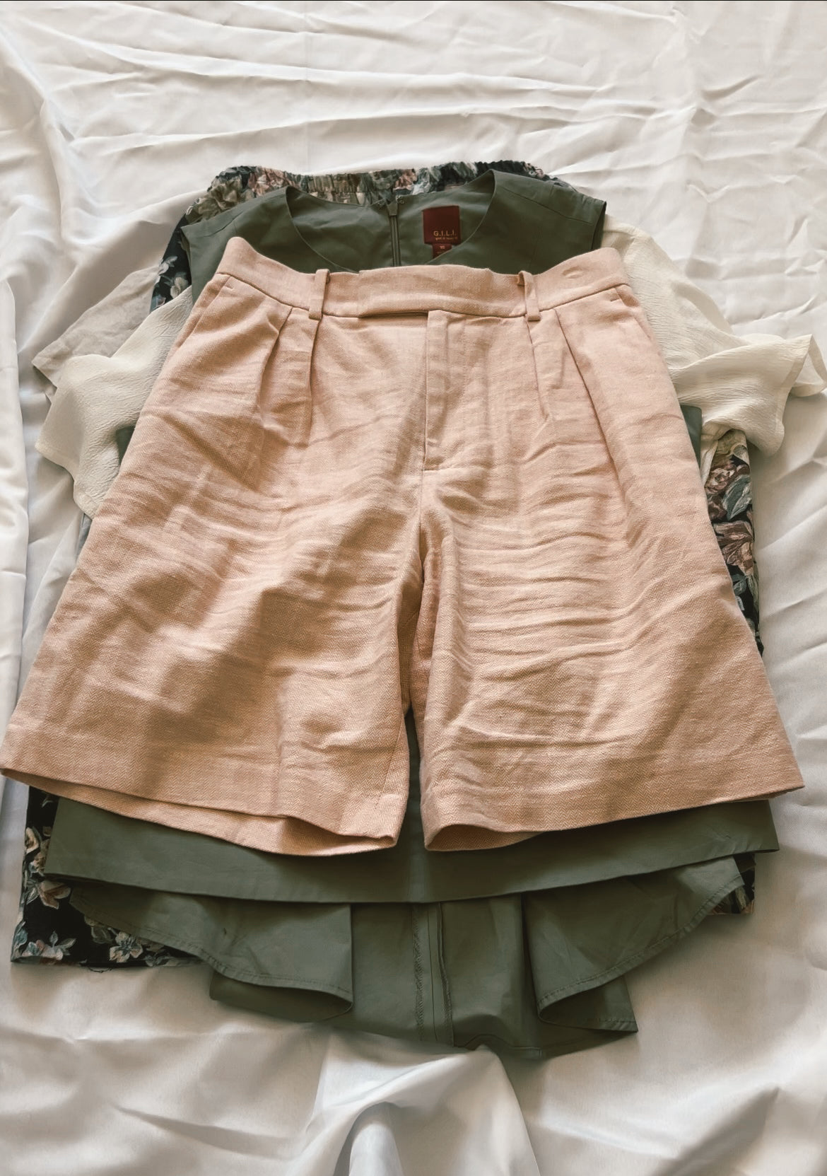 A Feminine Shorts Set - Shorts